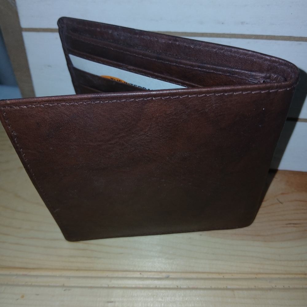 (3) Wallets Lot - Picture 5 of 9